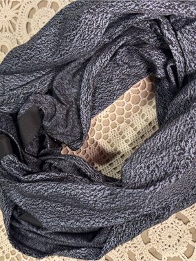 lululemon athletica Black & Gray Lightweight Infinity Scarf